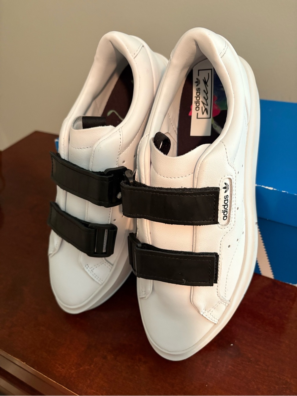 NWT adidas Originals Sleek Super Strap "White Black" EF1900 – Women's Size 7.5